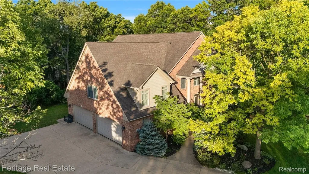 1562 Eagle Trail Oxford Charter Township MI 48371