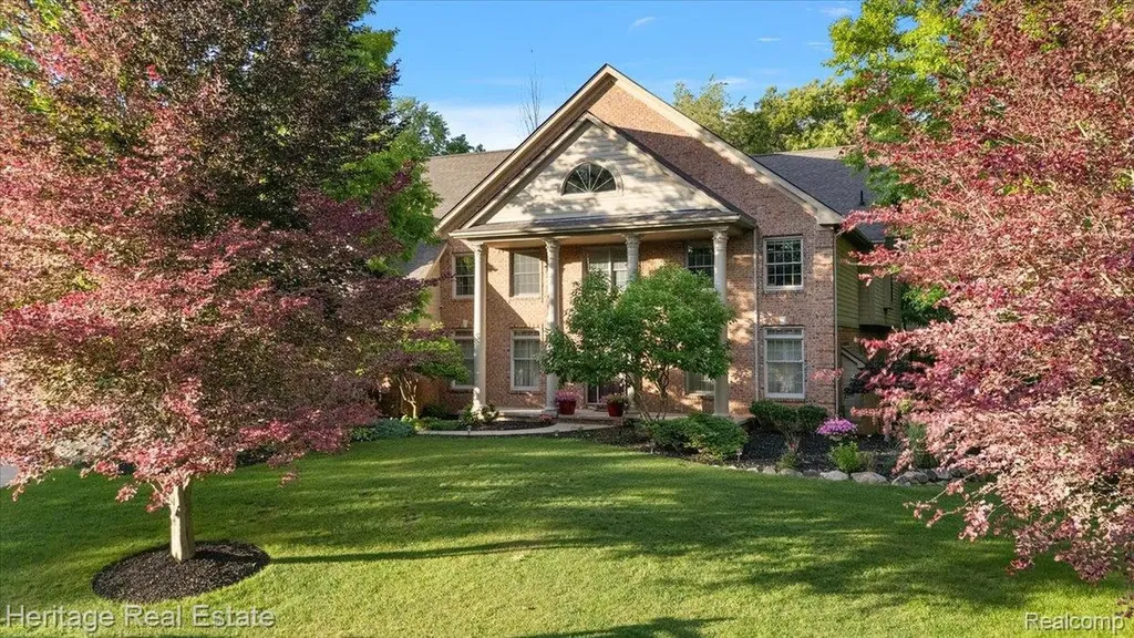 1562 Eagle Trail Oxford Charter Township MI 48371