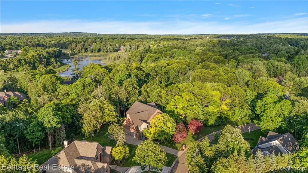 1562 Eagle Trail Oxford Charter Township MI 48371