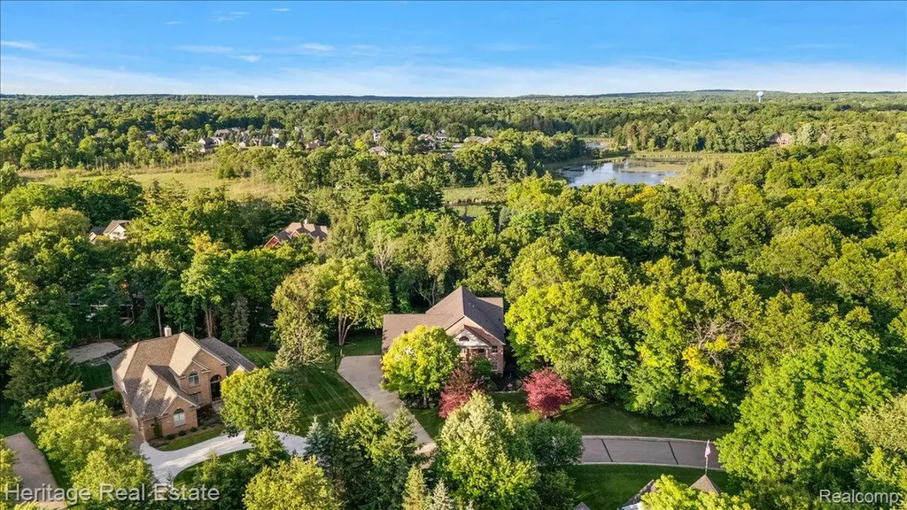 1562 Eagle Trail Oxford Charter Township MI 48371