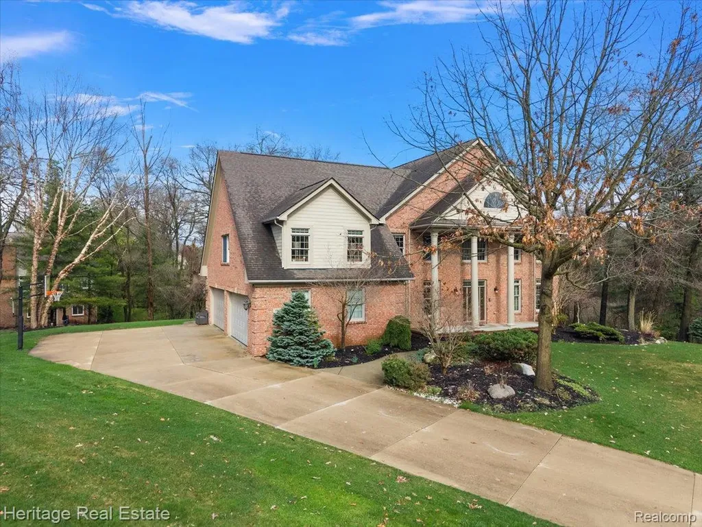 1562 Eagle Trail Oxford Charter Township MI 48371