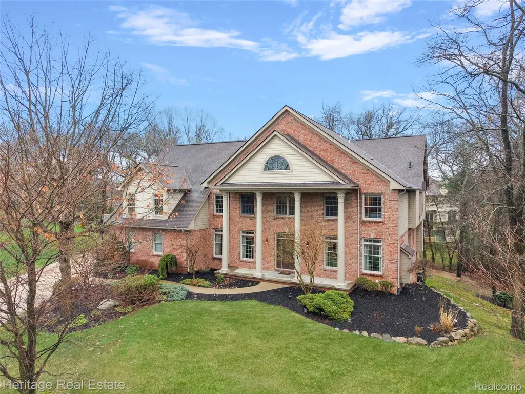 1562 Eagle Trail Oxford Charter Township MI 48371