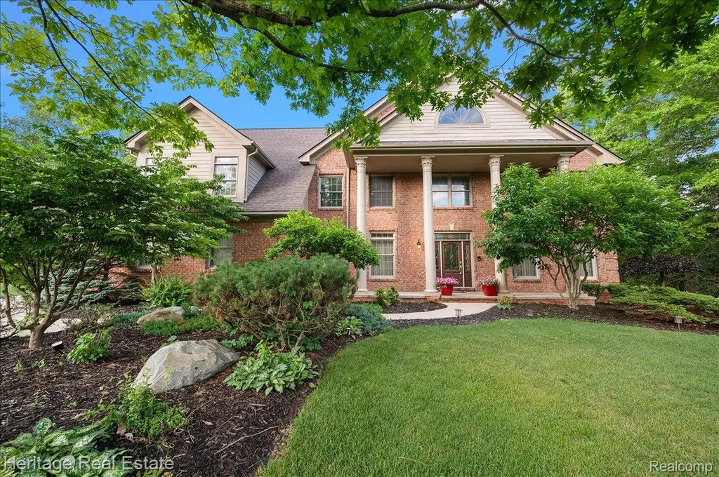 1562 Eagle Trail Oxford Charter Township MI 48371