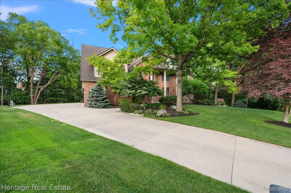 1562 Eagle Trail Oxford Charter Township MI 48371