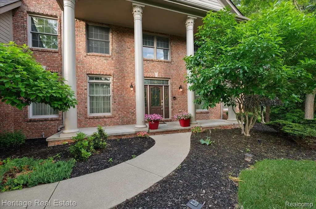 1562 Eagle Trail Oxford Charter Township MI 48371