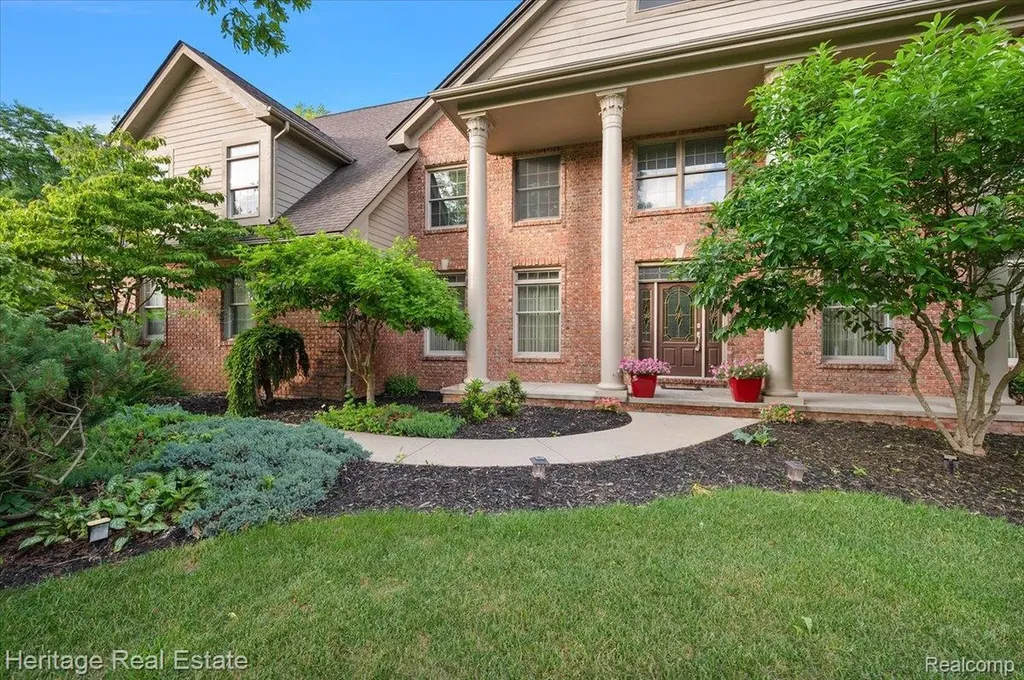 1562 Eagle Trail Oxford Charter Township MI 48371
