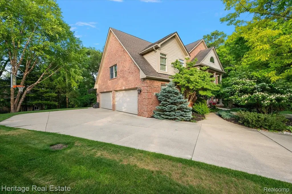 1562 Eagle Trail Oxford Charter Township MI 48371