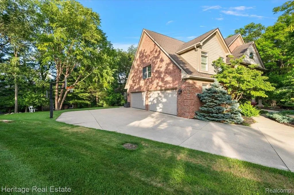 1562 Eagle Trail Oxford Charter Township MI 48371