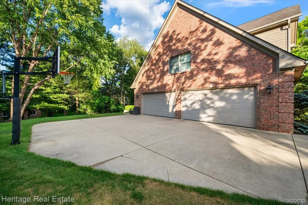 1562 Eagle Trail Oxford Charter Township MI 48371