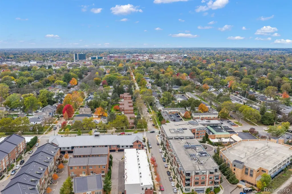2051 Villa Road Birmingham City MI 48009