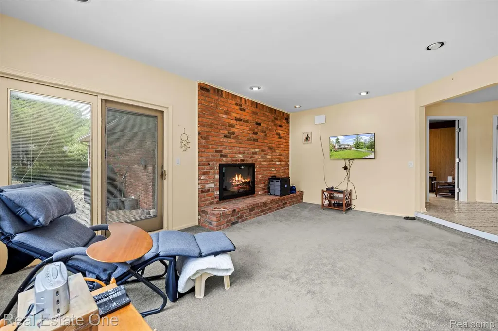 2503 Wickfield Road West Bloomfield Charter Township MI 48323