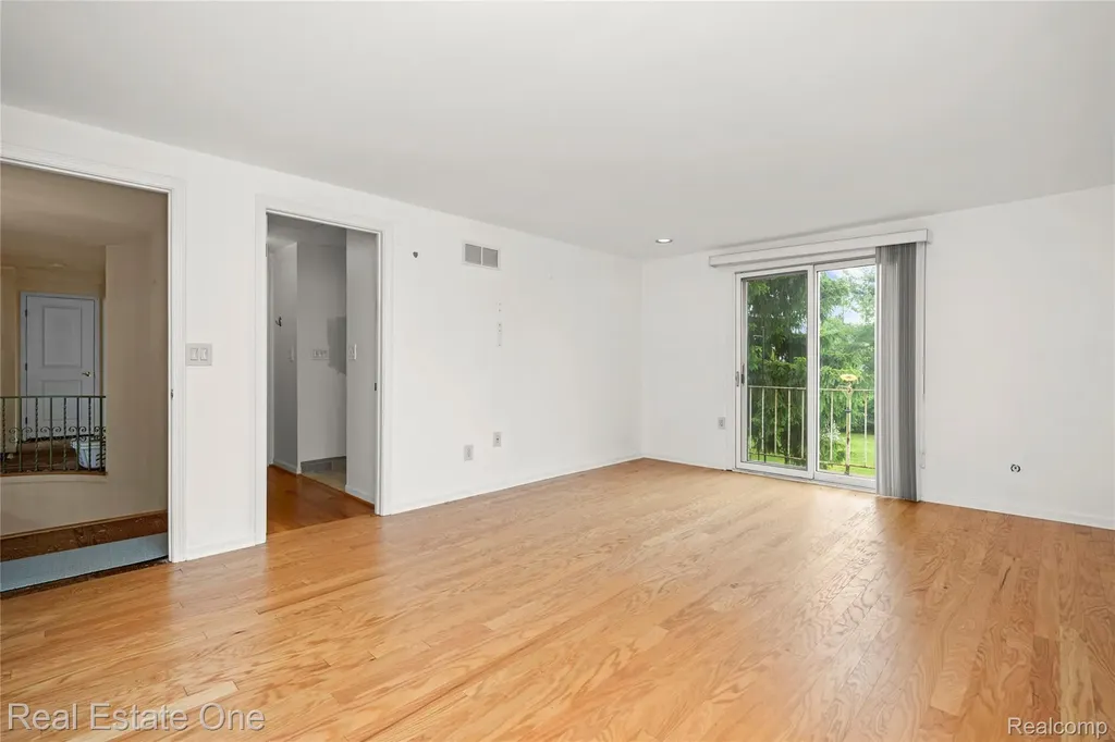 2503 Wickfield Road West Bloomfield Charter Township MI 48323