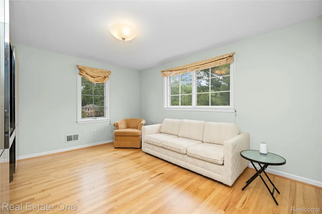 2503 Wickfield Road West Bloomfield Charter Township MI 48323