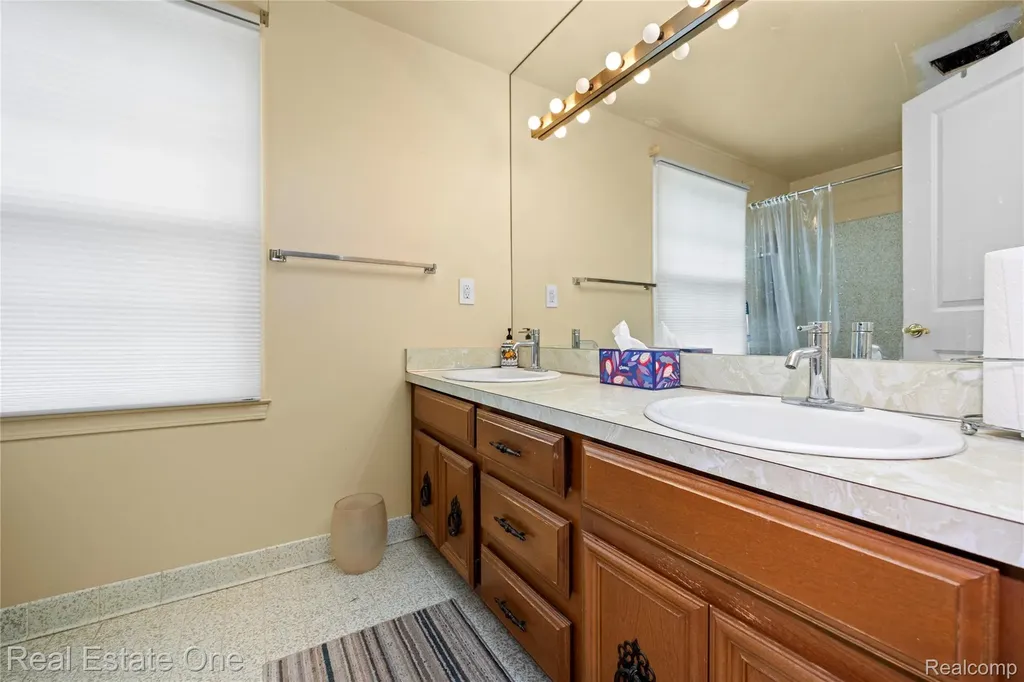 2503 Wickfield Road West Bloomfield Charter Township MI 48323