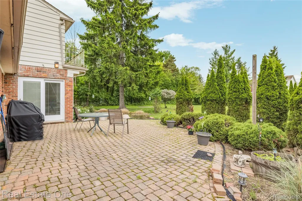 2503 Wickfield Road West Bloomfield Charter Township MI 48323