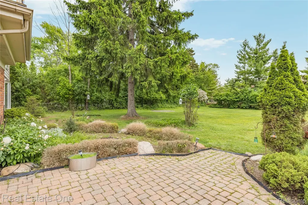 2503 Wickfield Road West Bloomfield Charter Township MI 48323