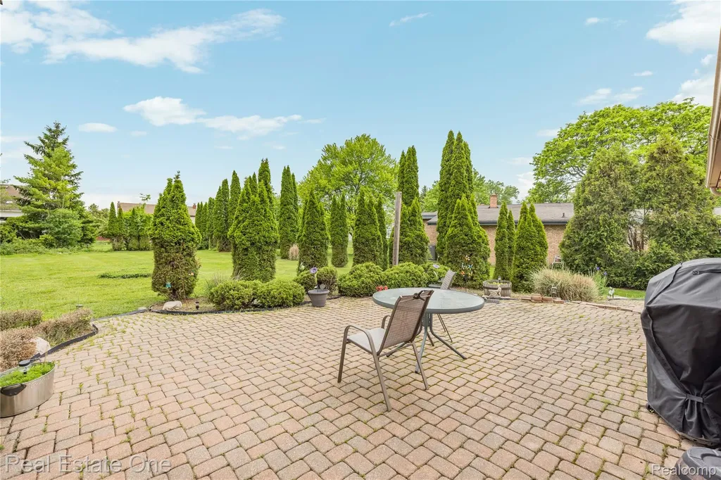 2503 Wickfield Road West Bloomfield Charter Township MI 48323