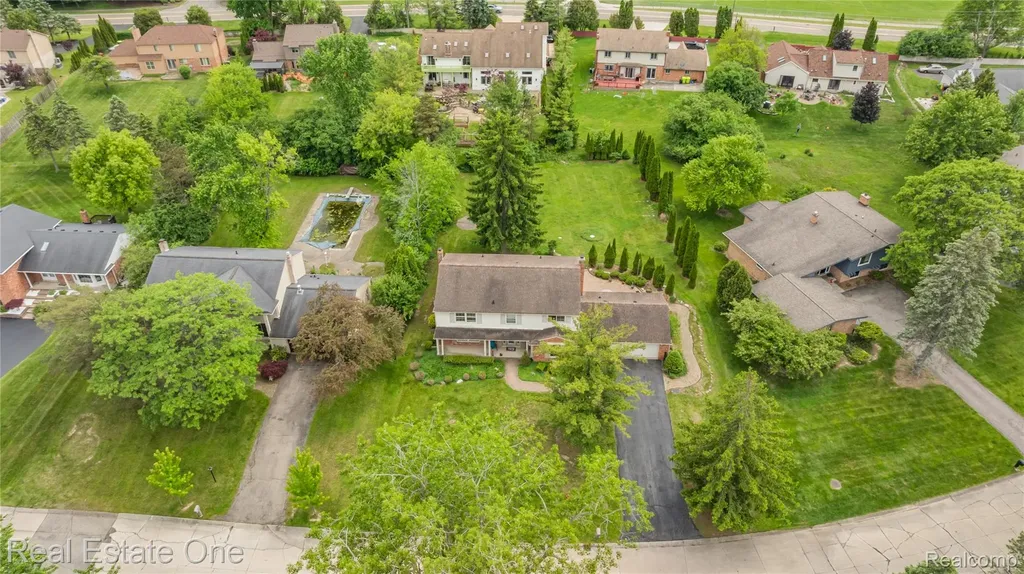 2503 Wickfield Road West Bloomfield Charter Township MI 48323