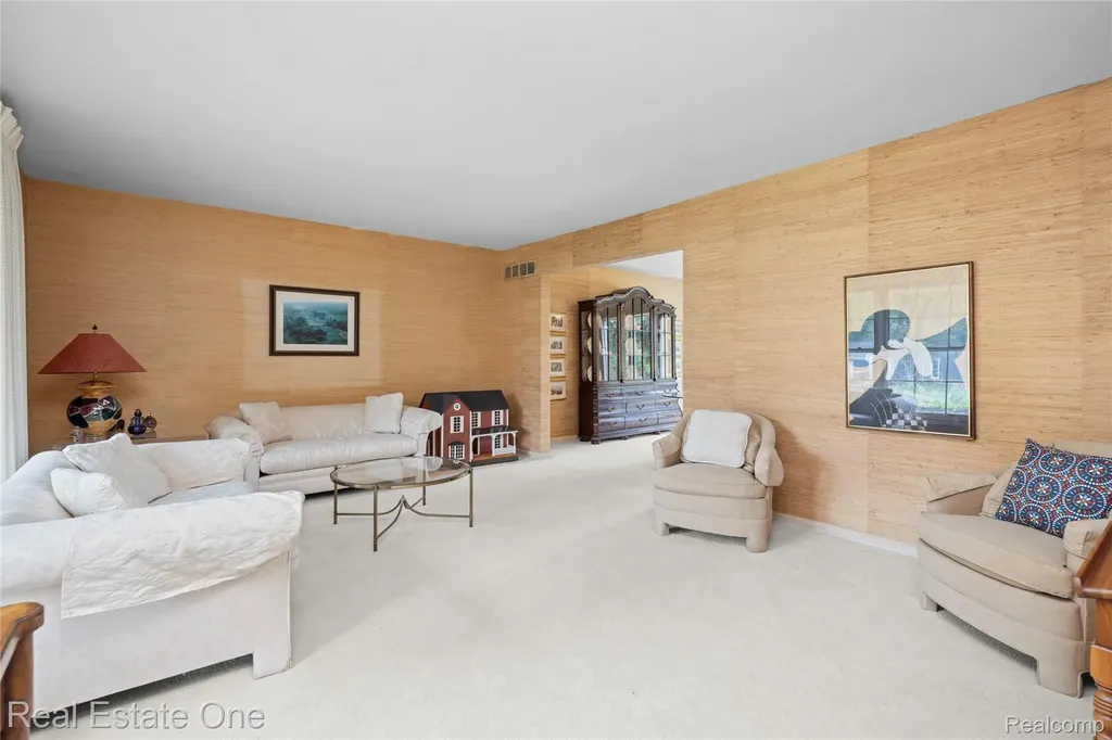 2503 Wickfield Road West Bloomfield Charter Township MI 48323
