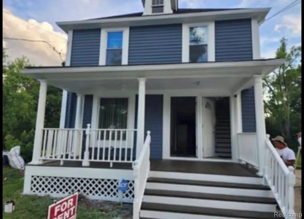 132 E Howard Street Pontiac City MI 48342