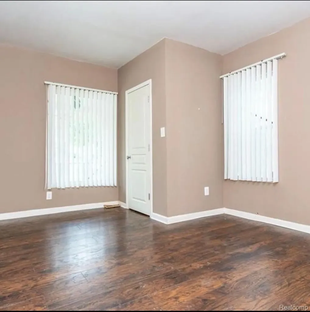 132 E Howard Street Pontiac City MI 48342