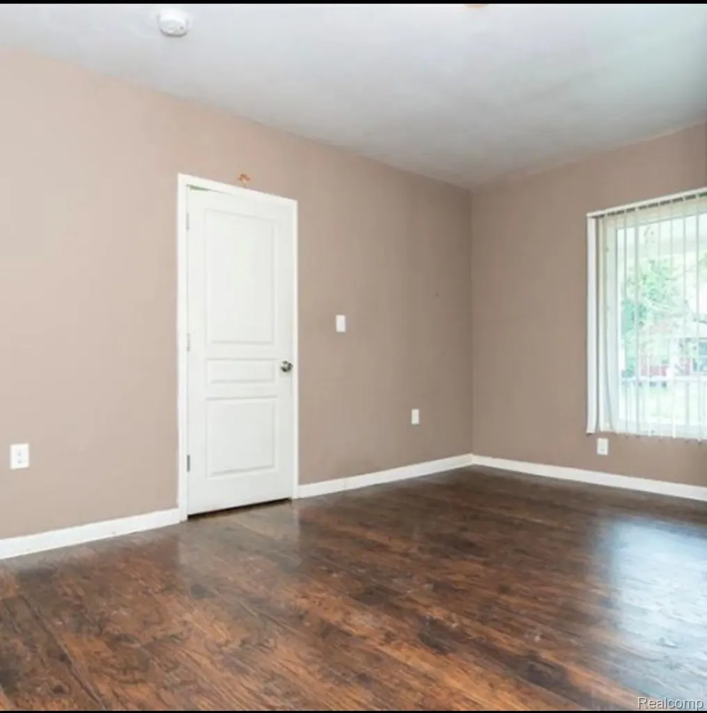132 E Howard Street Pontiac City MI 48342