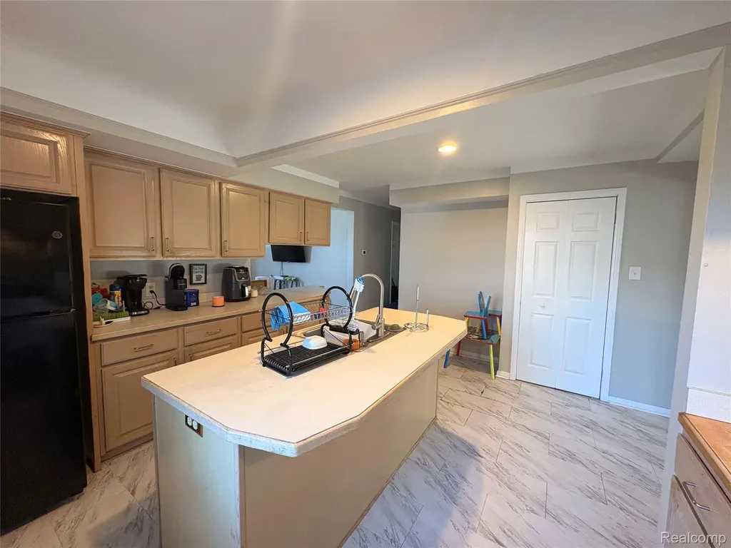 23349 Roxana Avenue Eastpointe City MI 48021