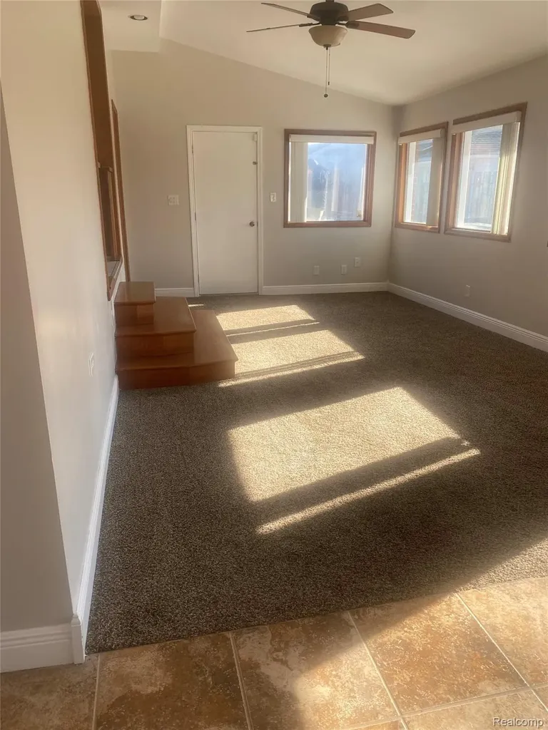 23349 Roxana Avenue Eastpointe City MI 48021