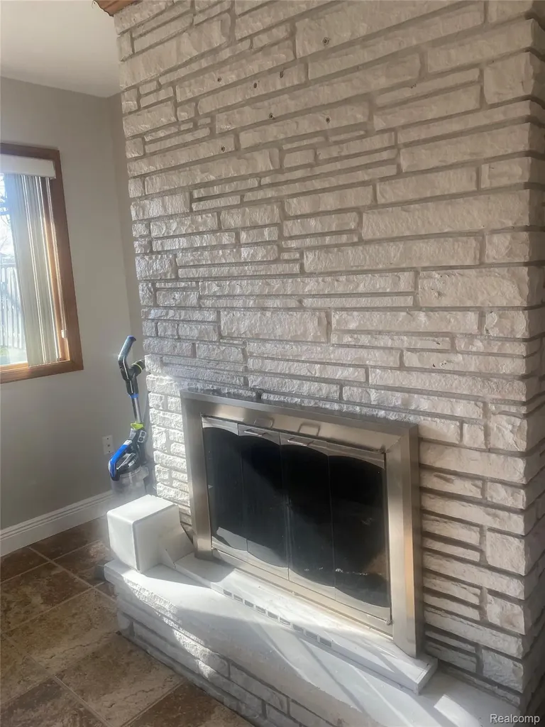 23349 Roxana Avenue Eastpointe City MI 48021
