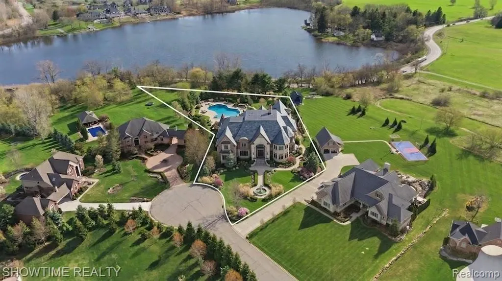 69225 Lake Point Court Bruce Township MI 48065