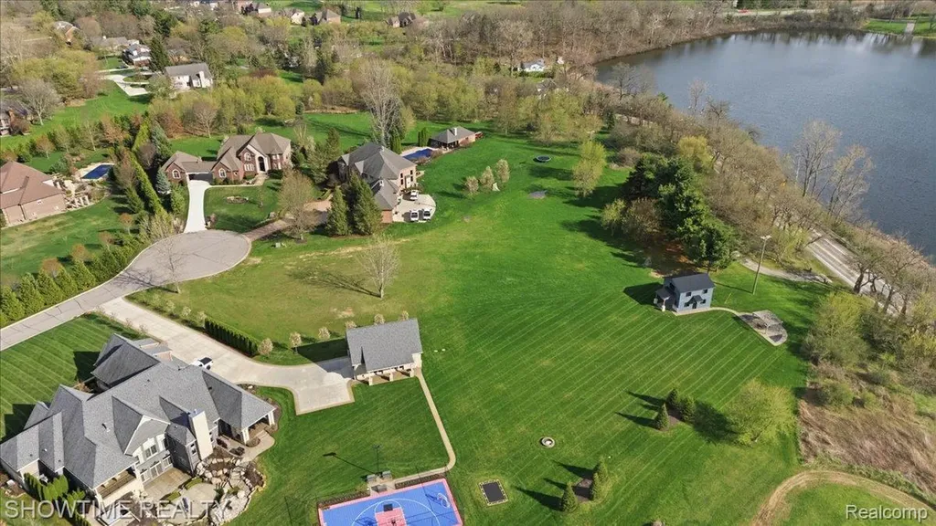 69225 Lake Point Court Bruce Township MI 48065