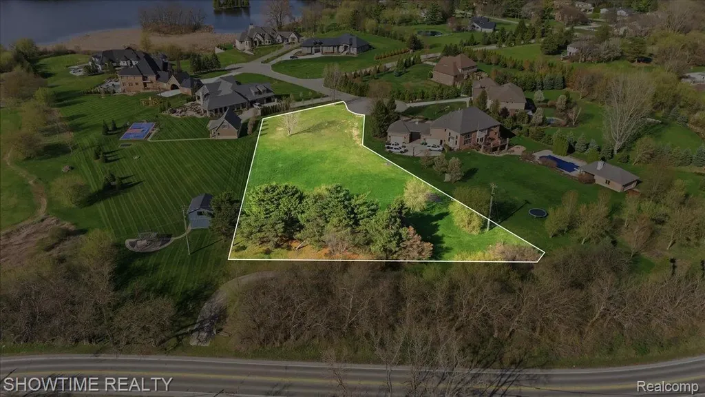 69225 Lake Point Court Bruce Township MI 48065