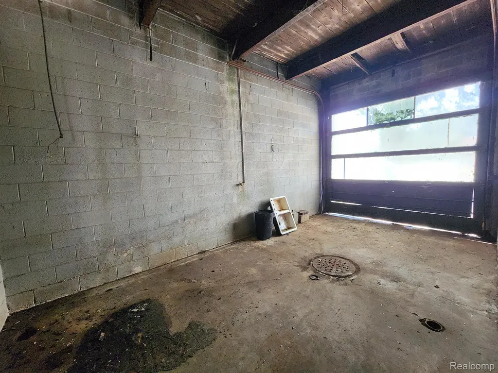 8041 John R Street Detroit City MI 48202