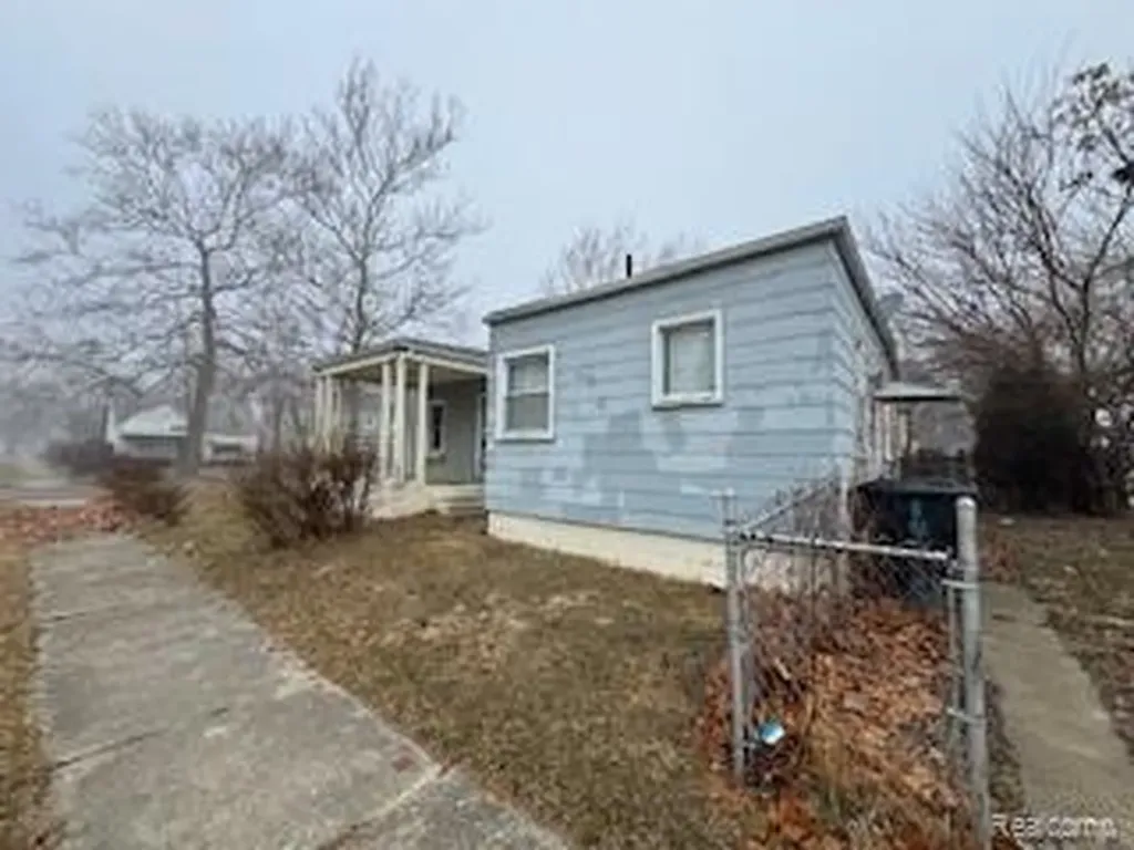 19400 Montrose Detroit City MI 48235