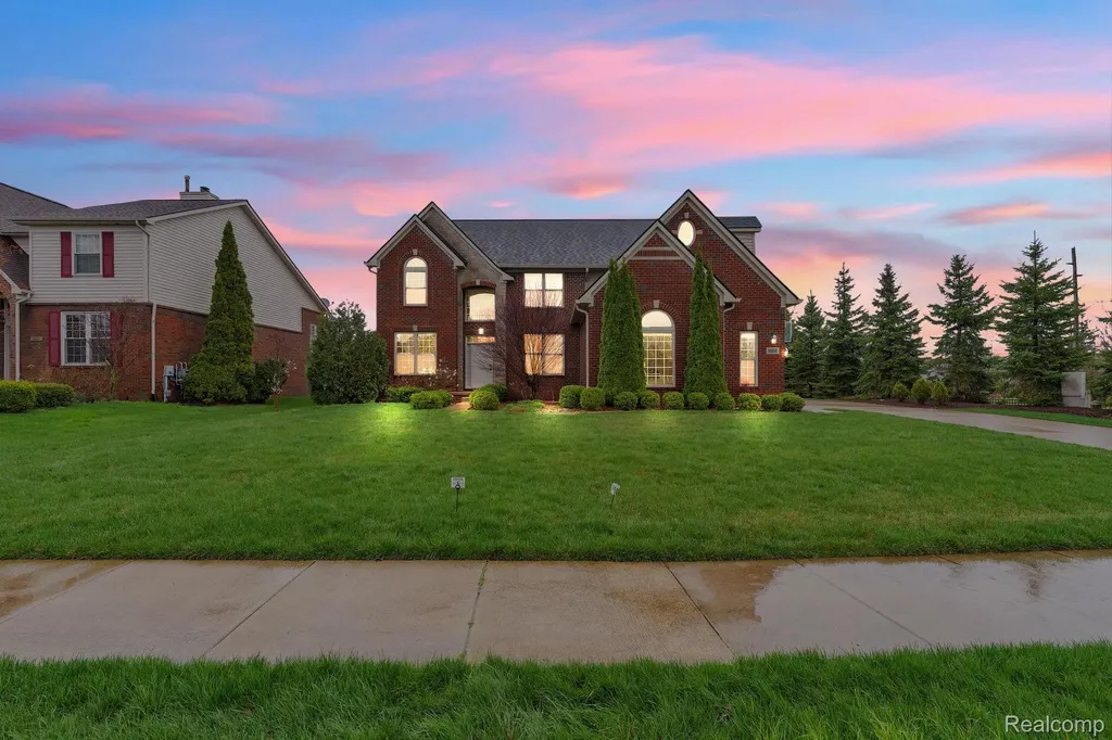 1002 Carriage Trace Boulevard South Lyon City MI 48178