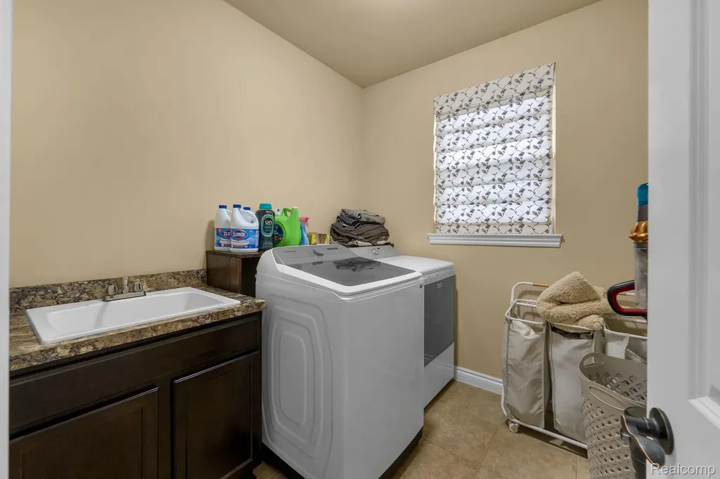 1002 Carriage Trace Boulevard South Lyon City MI 48178