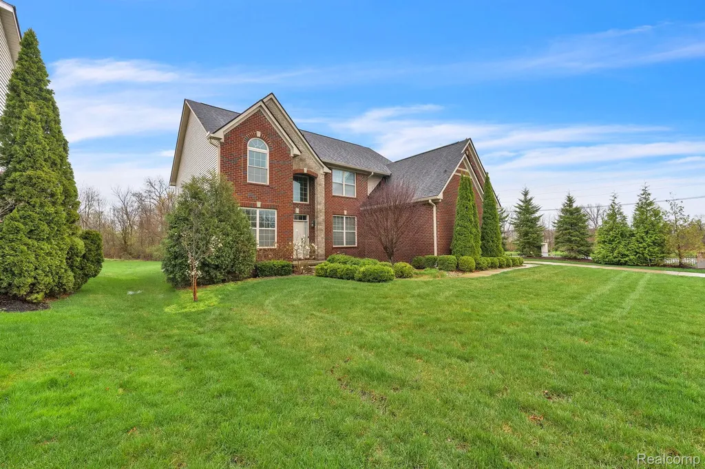 1002 Carriage Trace Boulevard South Lyon City MI 48178