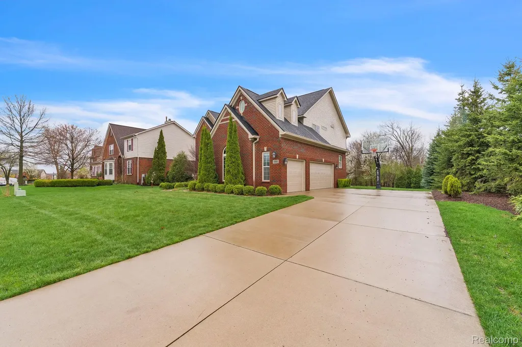 1002 Carriage Trace Boulevard South Lyon City MI 48178