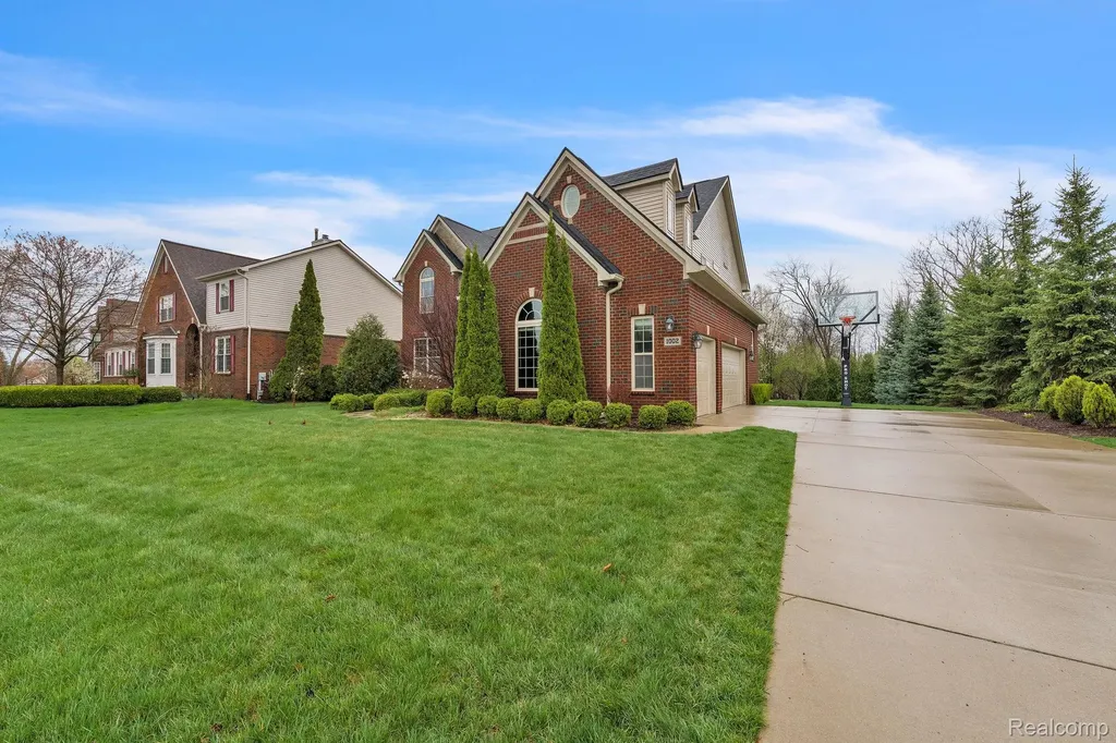 1002 Carriage Trace Boulevard South Lyon City MI 48178