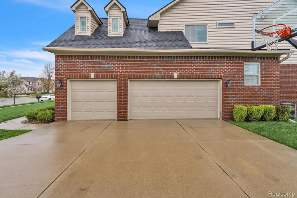 1002 Carriage Trace Boulevard South Lyon City MI 48178