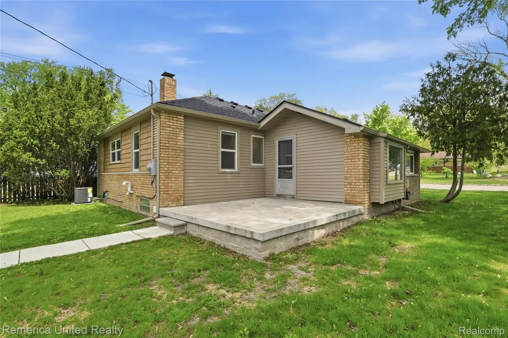 18315 Five Points Street Redford Charter Township MI 48240
