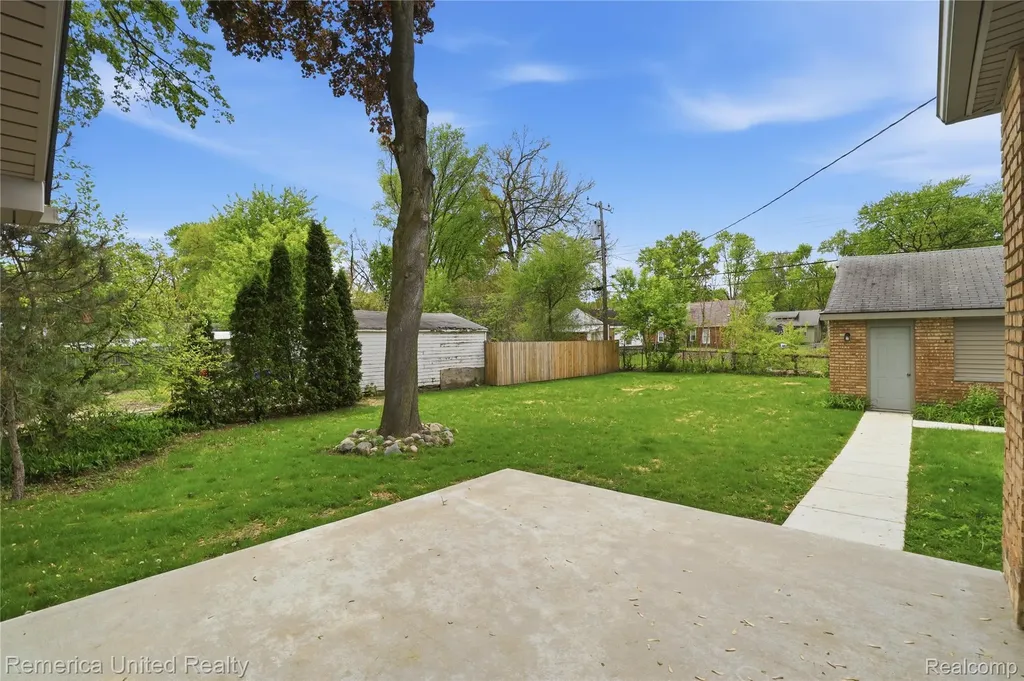 18315 Five Points Street Redford Charter Township MI 48240