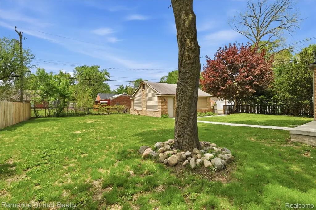18315 Five Points Street Redford Charter Township MI 48240