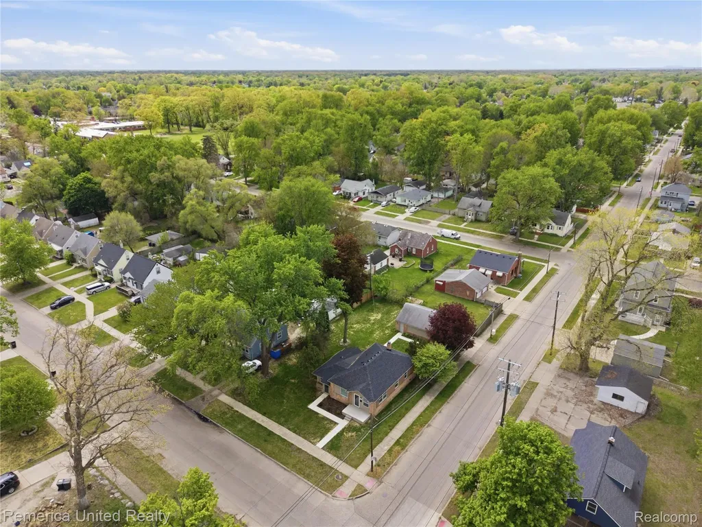 18315 Five Points Street Redford Charter Township MI 48240