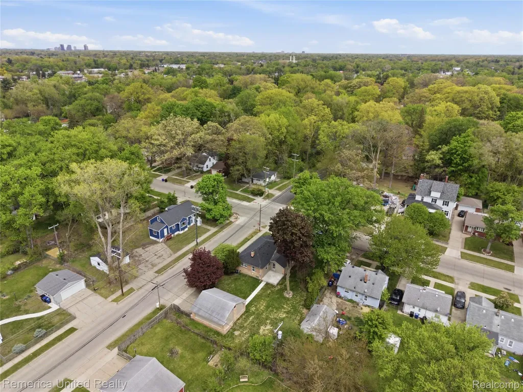 18315 Five Points Street Redford Charter Township MI 48240