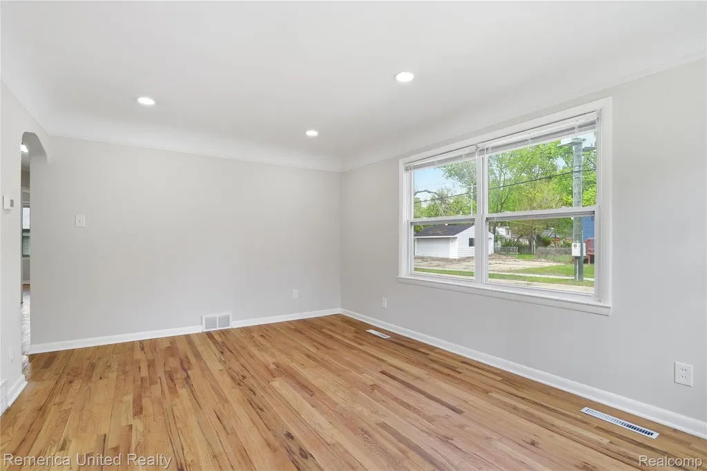 18315 Five Points Street Redford Charter Township MI 48240