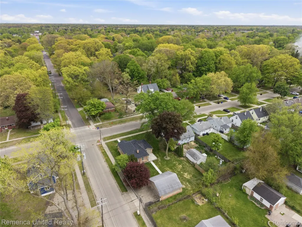 18315 Five Points Street Redford Charter Township MI 48240