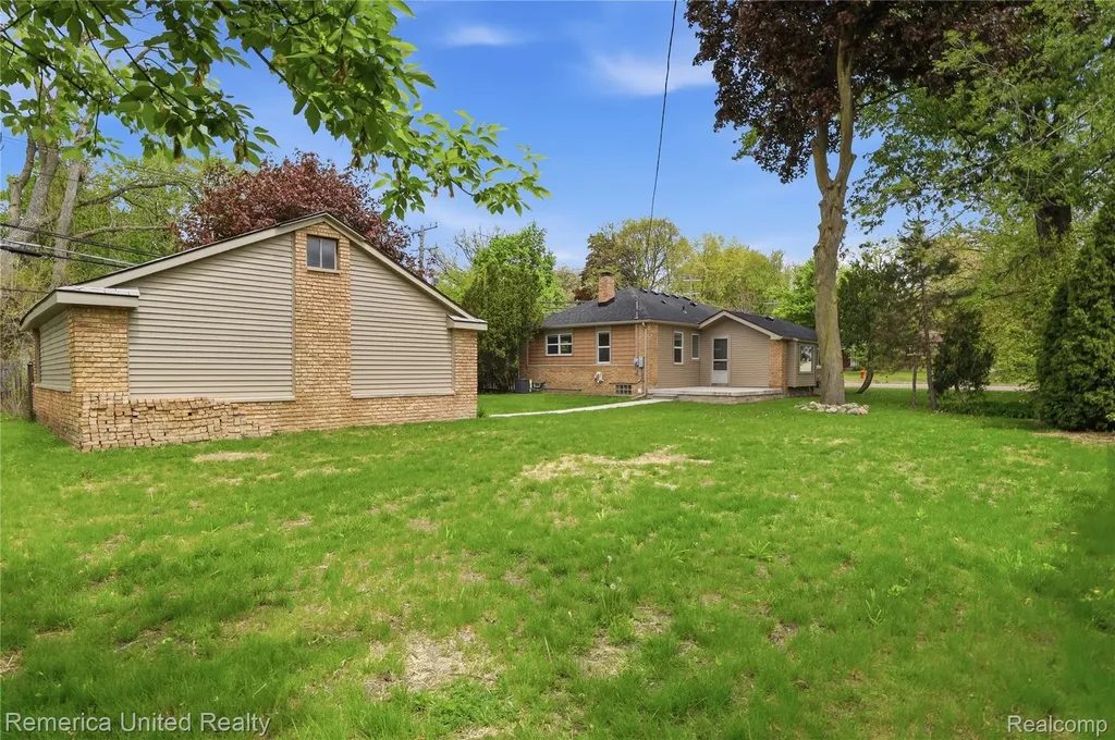 18315 Five Points Street Redford Charter Township MI 48240