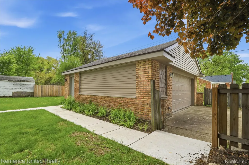 18315 Five Points Street Redford Charter Township MI 48240
