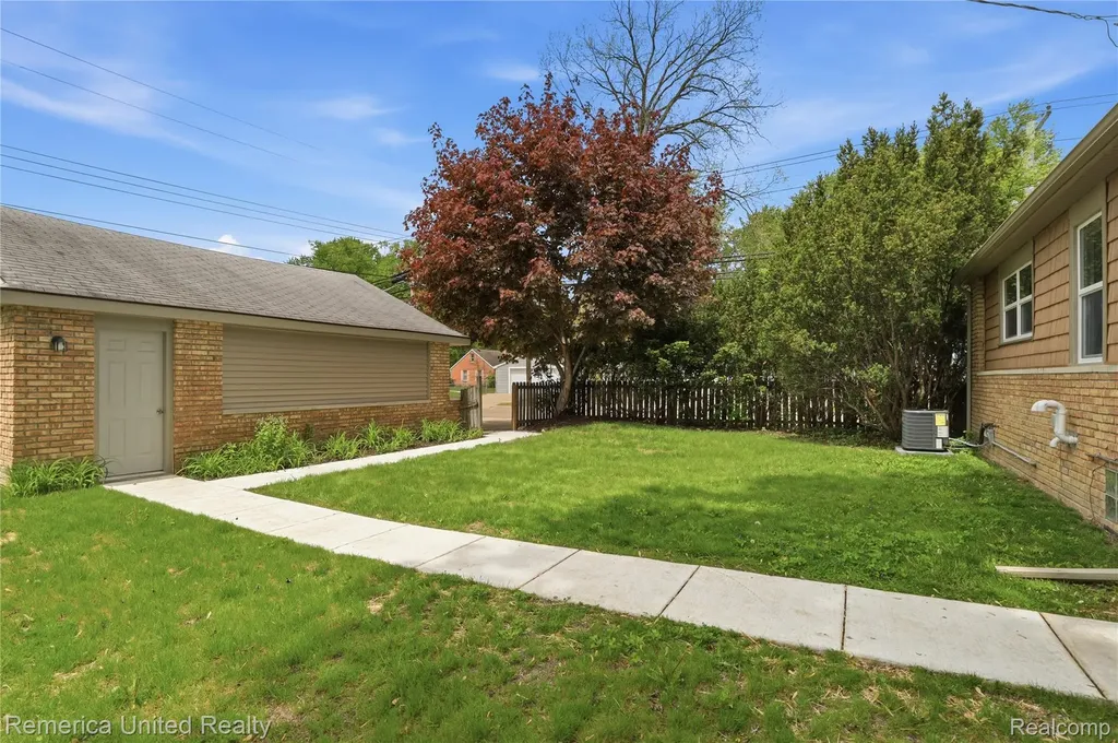 18315 Five Points Street Redford Charter Township MI 48240